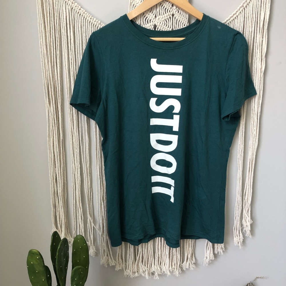 NIKE T-shirt